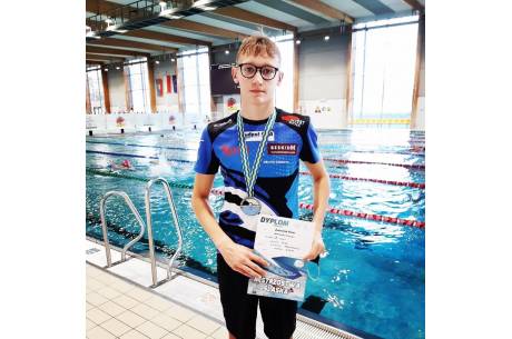 Trzy medale Delfina Cieszyn w Mistrzostwach Śląska 13-latków w Pływaniu